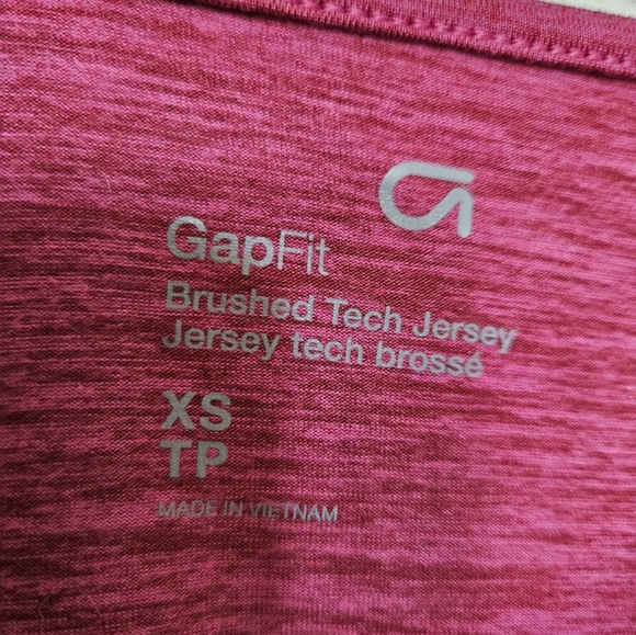 Gap Fit crop top - Picture 3 of 3